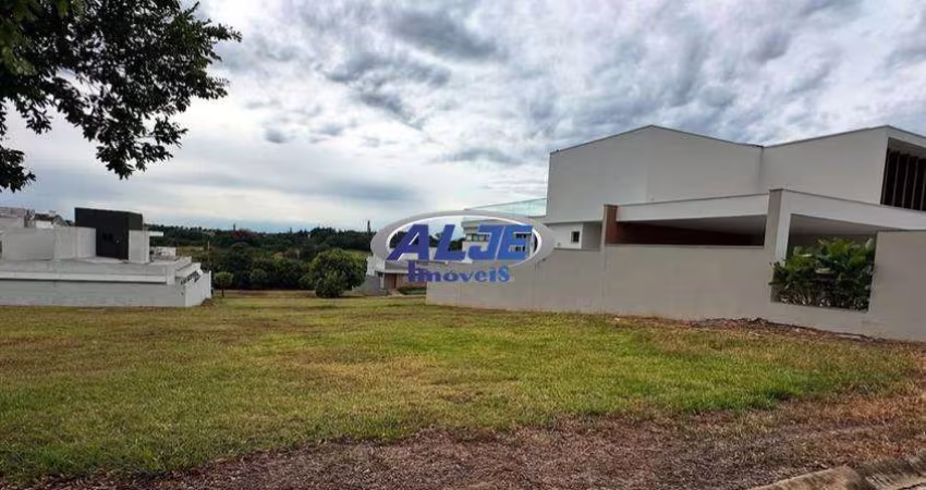 Casa à venda na Avenida Warner Gomes Fernandes, Parque das Esmeraldas, Marília