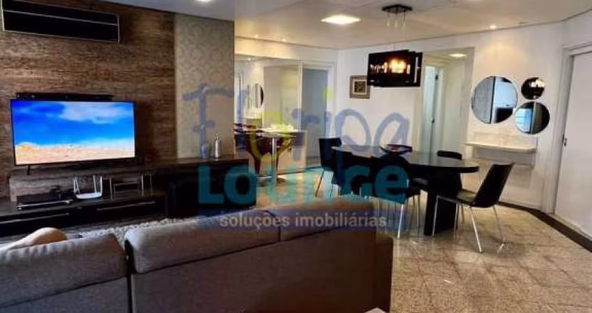 Apartamento de alto padrão, mobiliado e decorado no Centro de Florianópolis, com 4 dormitórios, sacada, 2 vagas e localização privilegiada. - CEN4AP2651