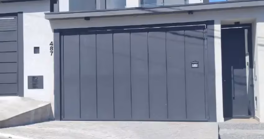 Fabuloso sobrado com 3 dormitorios sendo 1 suite , com piscina aquecida