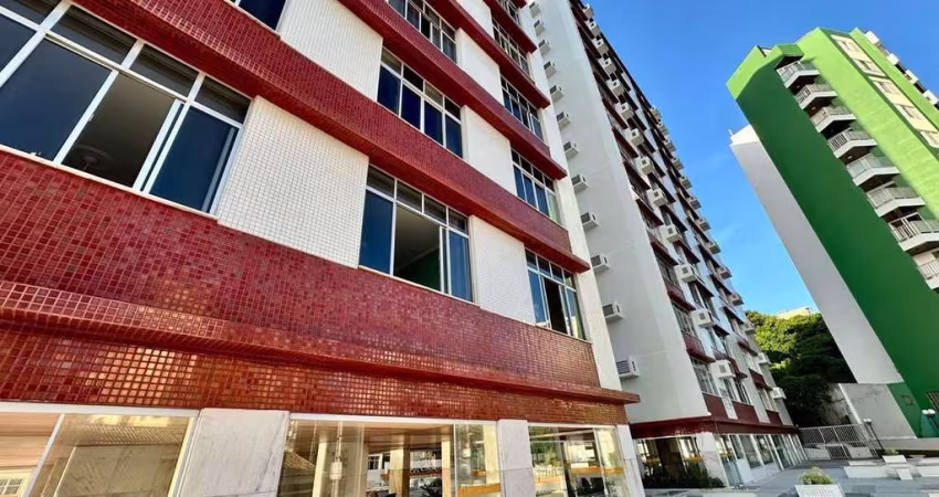 Apartamento Alto Padrão para Venda em Salvador, Barra, 3 dormitórios, 1 suíte, 3 banheiros, 1 vaga
