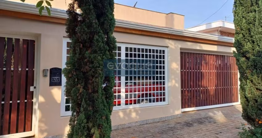 Casa térrea em rua pública à venda Jardim Proença