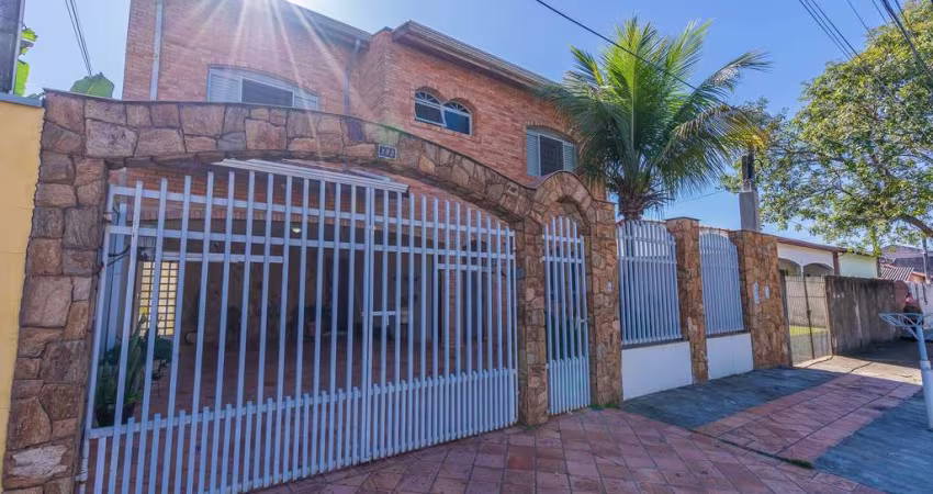 Casa à venda com 04 quartos , 01 suíte com hidromassagem, portão eletrônico-248 m²- Residencial San