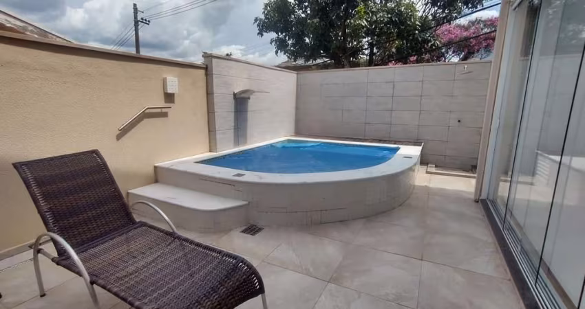 Casa de esquina à venda  com 3 quartos, 01 suíte e área gourmet -143m²-Condominio São Joaquim- Ronc