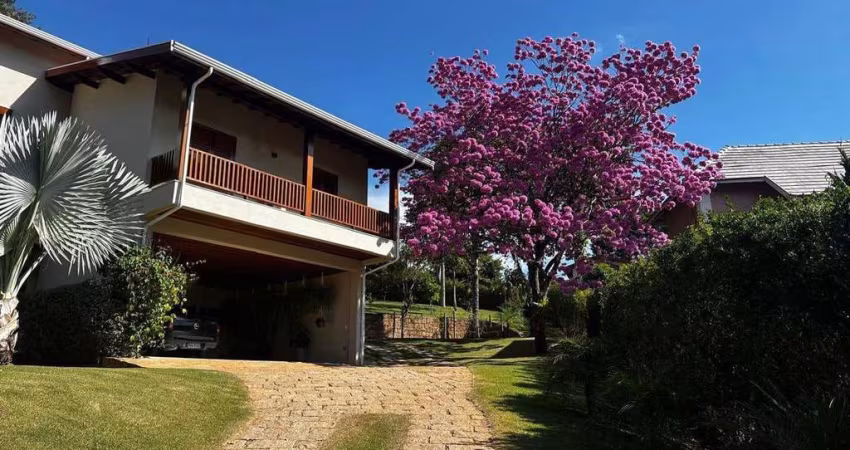 Casa de Condomínio com 4 Quartos, sendo 2 suites,  com 598 m²  em Vinhedo