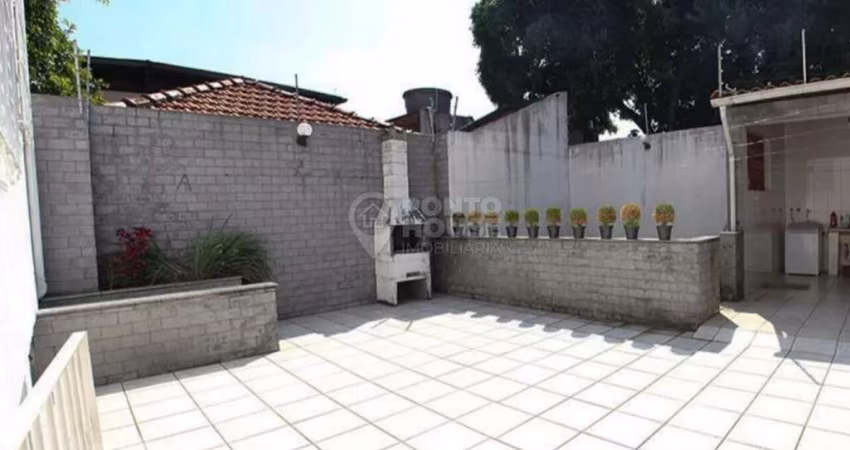 Sobrado á venda no bairro Campo Belo com 4 quartos, 1 suíte e 3 vagas