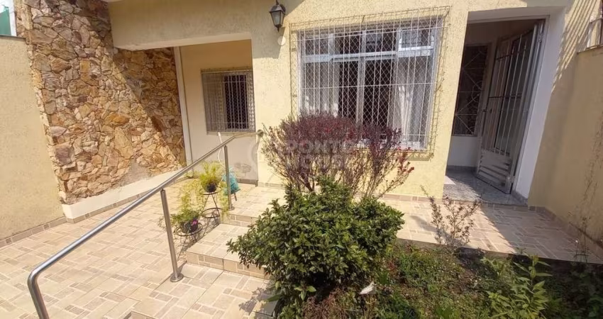 Casa térrea  com 2 dormitórios, 1 sala, 2 banheiros e 1 vaga à venda na Saúde
