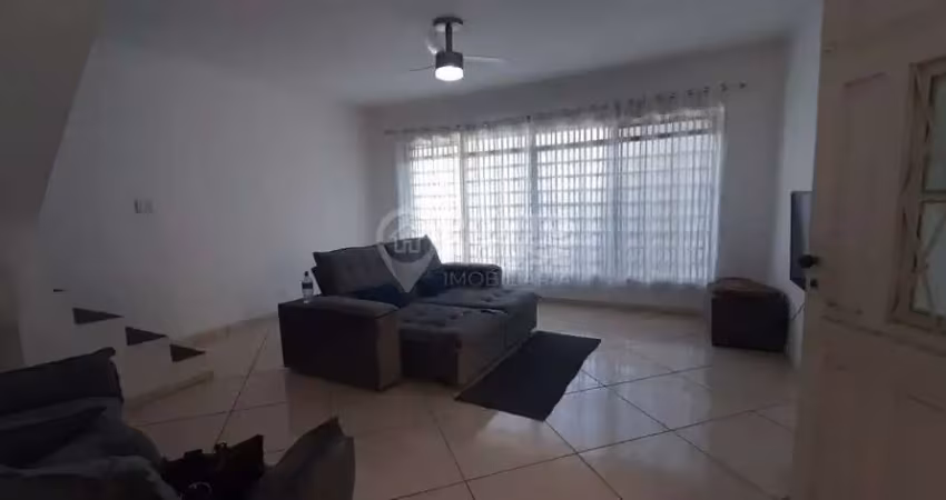 Casa Duplex com entrada independente na Chácara Inglesa com 2 vagas de Garagem.