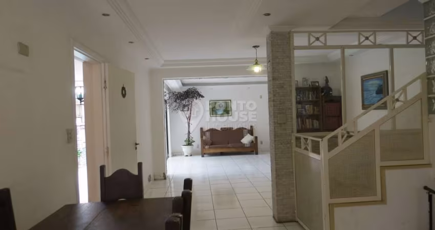 Casa à Venda no Planalto Paulista, 3 Suítes e 3 Vagas, Oportunidade, 8 x 20