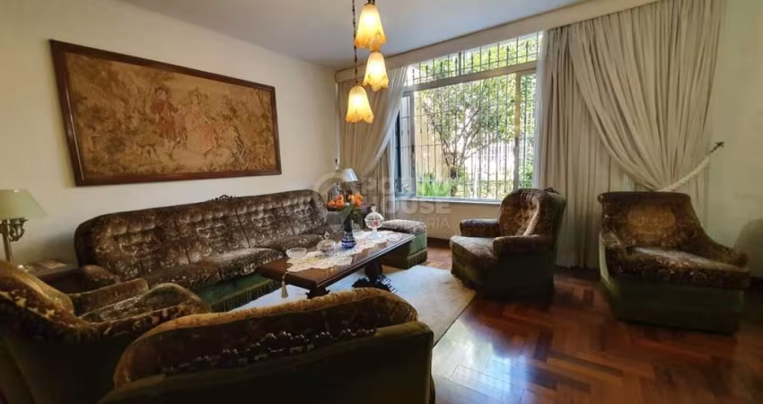 Casa à Venda no bairro Planalto Paulista 4 Dormitórios, 4 Vagas, Isolada,10 x 30