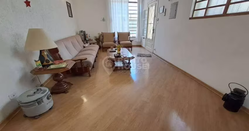 Casa à Venda no bairro Mirandópolis 3 Dormitórios, 2 Vagas, Próxima Praça Árvore