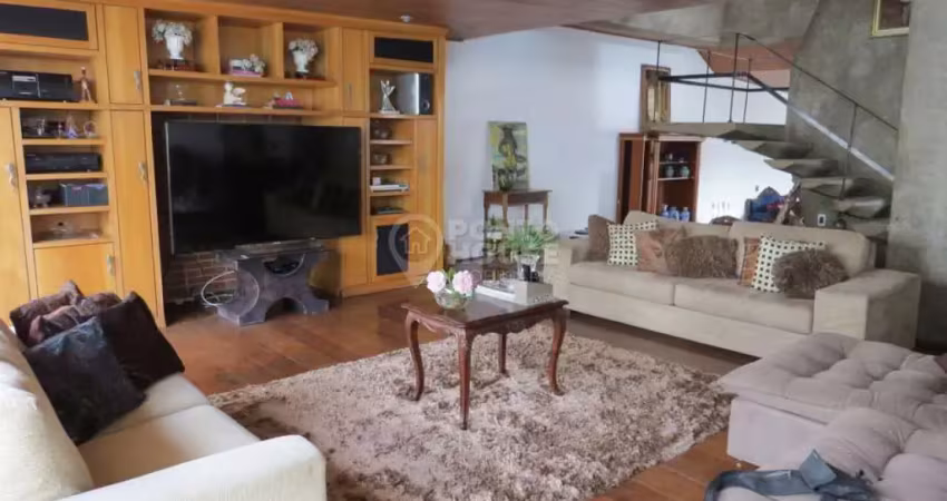 Casa à Venda no bairro Planalto Paulista 4 Dormitórios, 8 Vagas, 10 x 50, Vaga