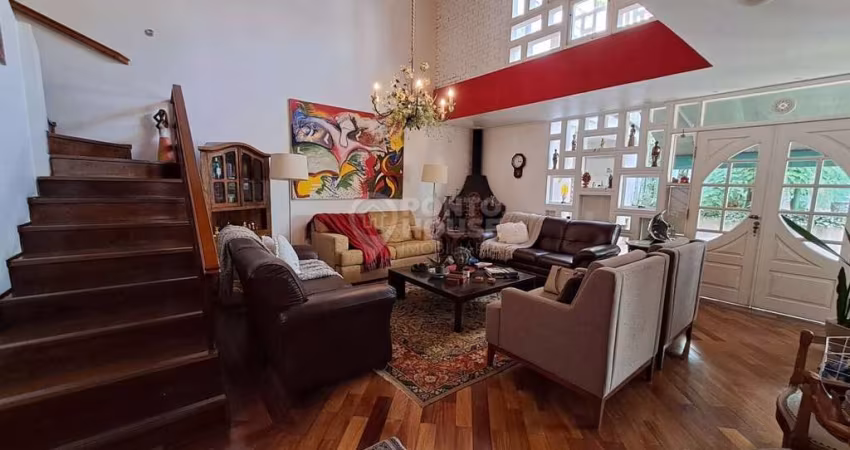 Casa à Venda no bairro Brooklin 3 Dormitórios, 2 Vagas, Diferenciada, 288 m²