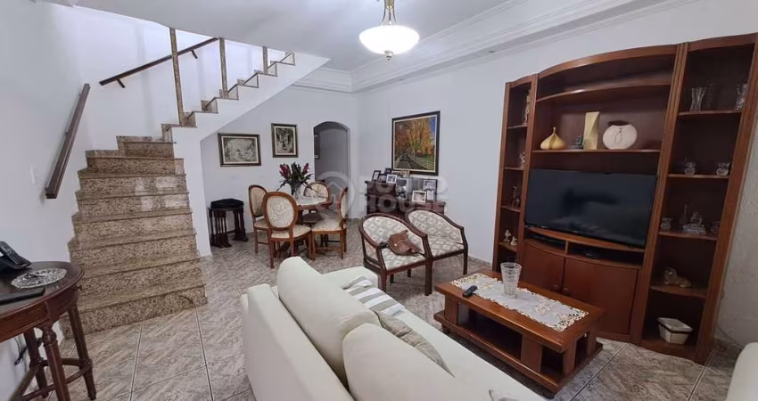 Casa à Venda no bairro Planalto Paulista 4 Dormitórios, 3 Vagas e Espaço Gourmet