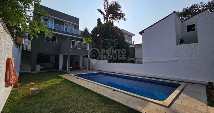 Casa à Venda no Planalto Paulista 4 Suítes, 4 Vagas e Piscina, Novinha, 10 x 38