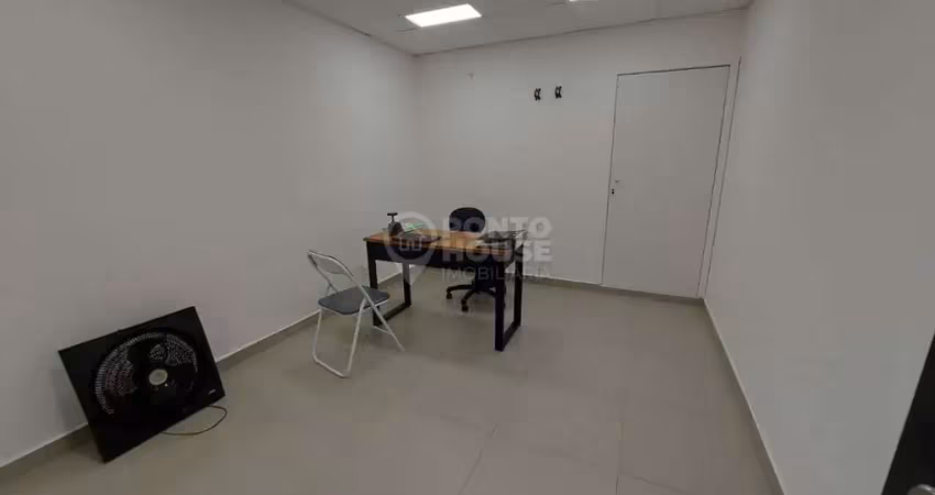 Conjunto comercial à venda com 3 salas, 2 banheiros, 1 vaga, copa com 49m².