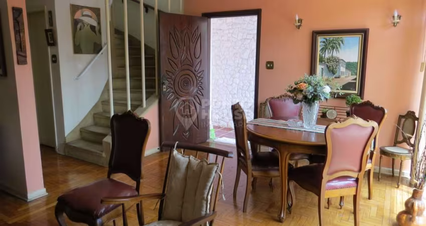 Casa à Venda no bairro Planalto Paulista 3 Dormitórios, 4 Vagas, Amplo Quintal