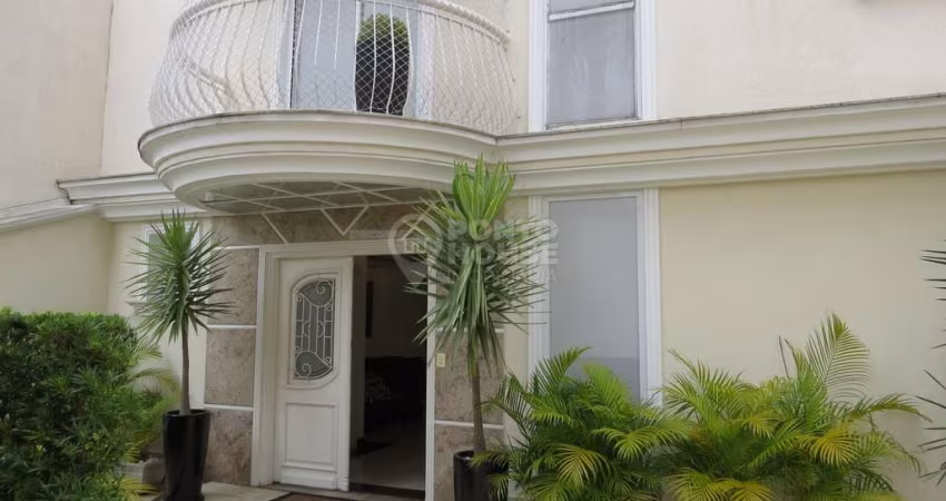 Casa à Venda em Condomínio no bairro Jardim da Saúde 3 Suítes, 3 Vagas, Permuta