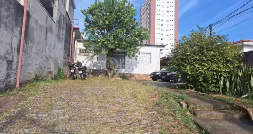 Terreno à venda bairro vila gumercindo, possui 4 casas indepentendes construídas