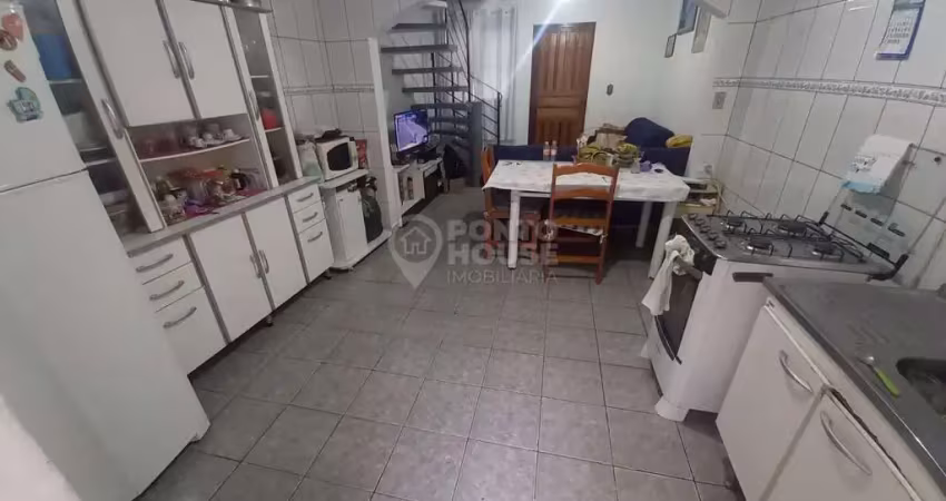 Sobrado de vila 3 dormitórios, edícula, quintal, próximo ao metrô saúde