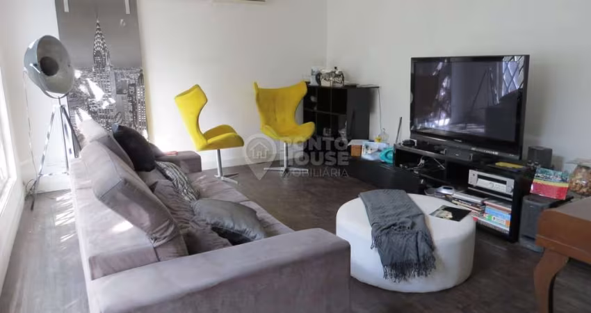 Casa à Venda no bairro Planalto Paulista 3 Dormitórios, 2 Vagas, Junto à Moema