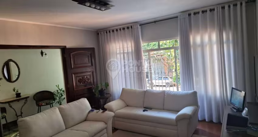 Sobrado à venda no bairro Ipiranga de 3 dormitórios, 5 banheiros e 5 vagas