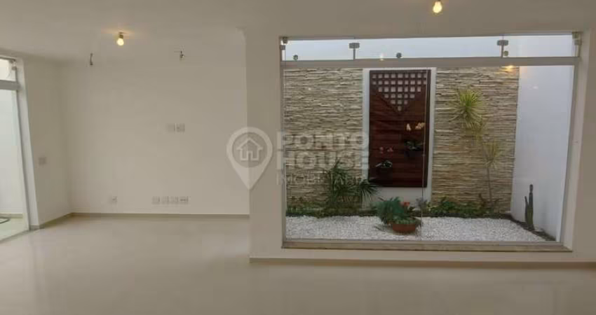 Sobrado à venda no bairro Vila Gumercindo com 240m², 3 suítes e 3 vagas de garagem