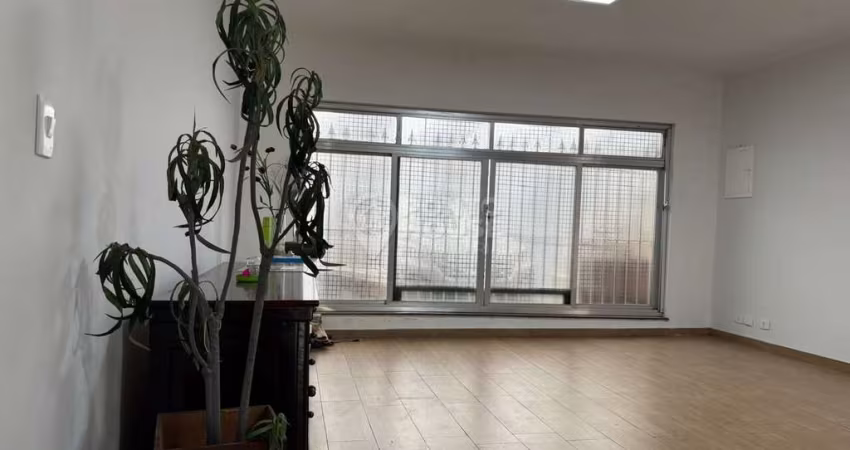 Casa térrea à venda no Bosque da Saúde de 3 dormitórios, 2 salas e 2 vagas