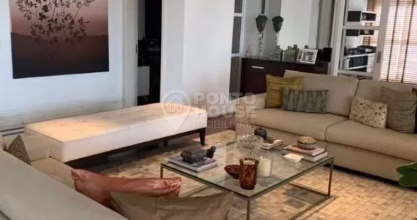 Apartamento à venda em Moema de 275m², 3 suítes, varanda e 4 vagas