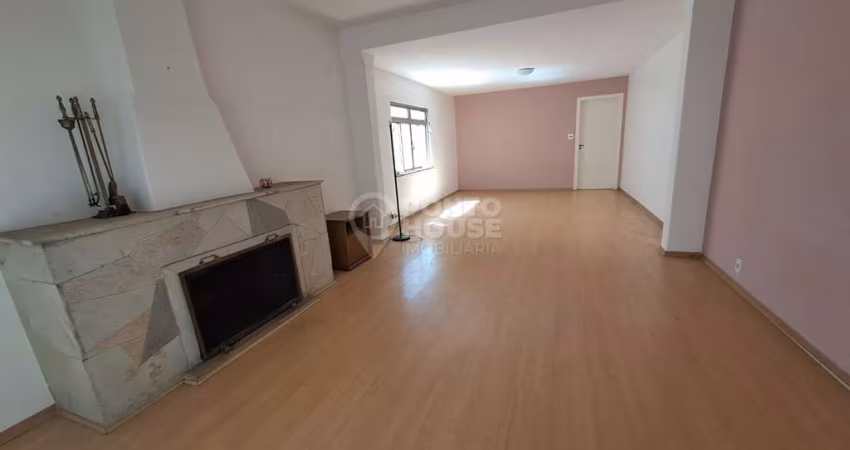 Casa à Venda no bairro Planalto Paulista 3 Dormitórios, 3 Vagas, Vago, 175 m²