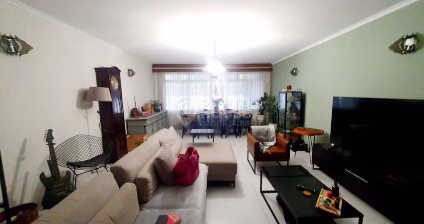 Sobrado à venda no bairro Vila Guarani de 4 dormitórios, 6 banheiros e 4 vagas