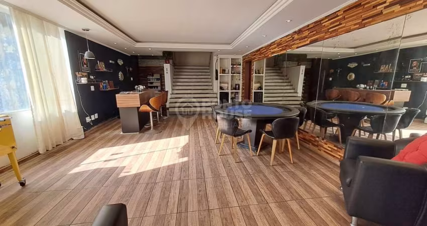 Casa à Venda Planalto Paulista 4 Suítes, 4 Vagas, Ampla Área de Lazer e Piscina