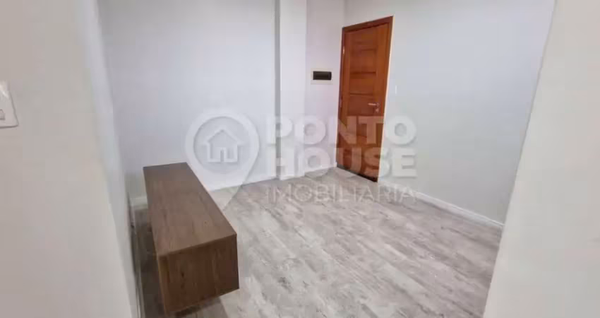 Apartamento à venda no bairro Saúde de 1 dormitório, 1 banheiro e 1 sala