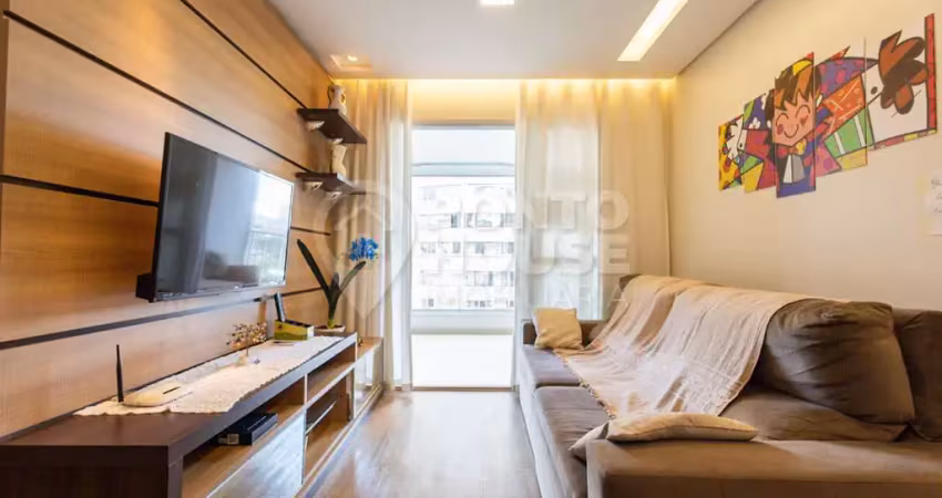 Apartamento mobiliado à venda no bairro Saúde 3 dormitórios, varanda e 2 vagas