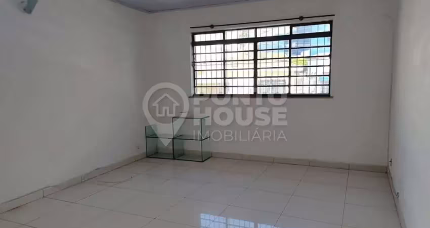 Casa térrea à venda, 4 dormitórios e 2 vagas, a 300m do metrô praça da árvore