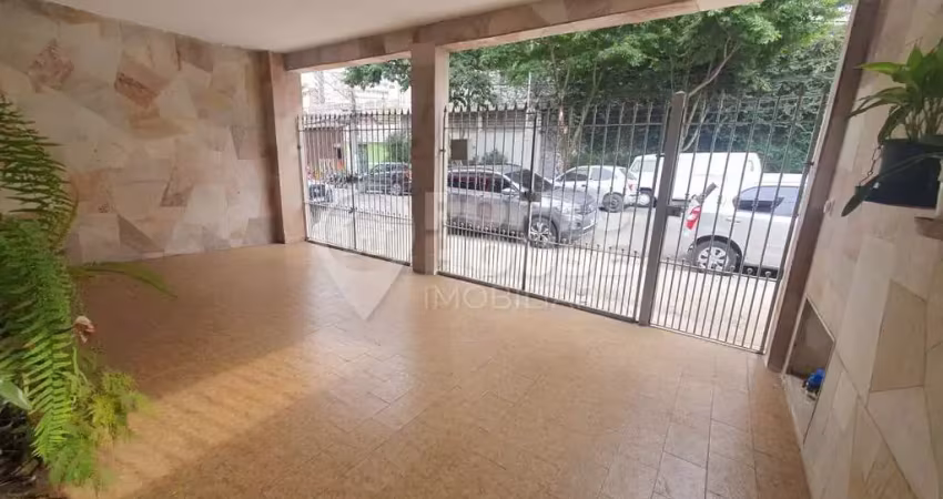 Casa térrea, 3 dormitórios + 5 casas independentes nos fundos; próximo ao metrô
