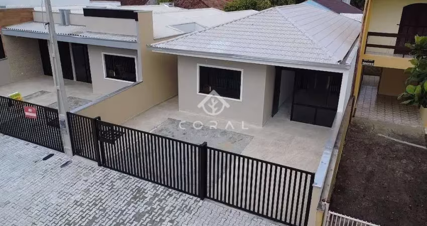 Casa térrea com piscina proximo da praia
