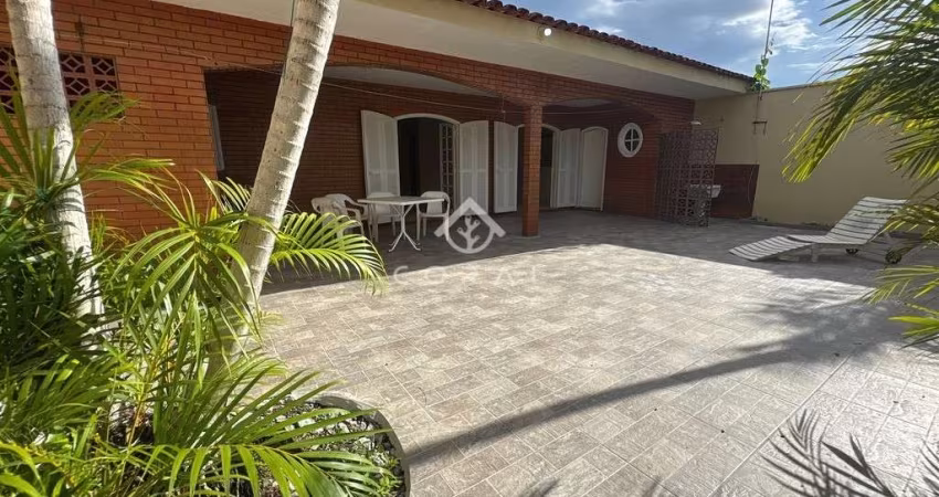 Casa com suíte espaço de terreno próxima do mar