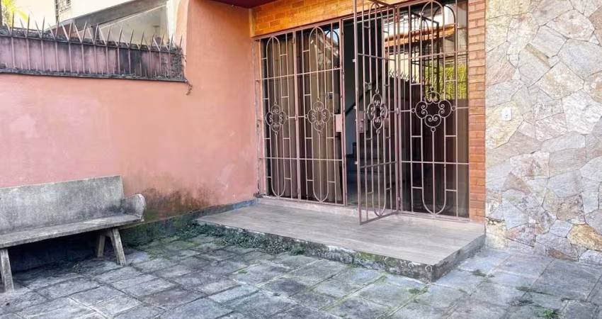 CASA COM 5 DORMITÓRIOS À VENDA, 250,00 M² POR  R$ 650.000,00 - ALTO - TERESÓPOLIS/ RJ