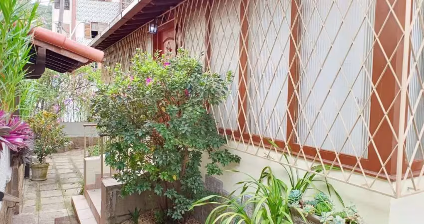 Casa  com 3 dormitórios á venda, 147,23 m² por r$ 820.000,00 - várzea - teresópolis/rj