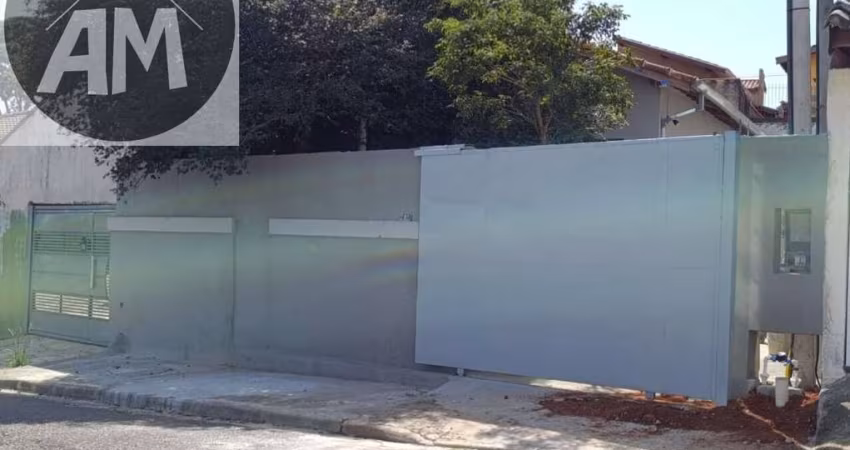 Aluga-se Casa Reformada com 03 Dormitórios, 01 Suíte com Closet no Alvinópolis!