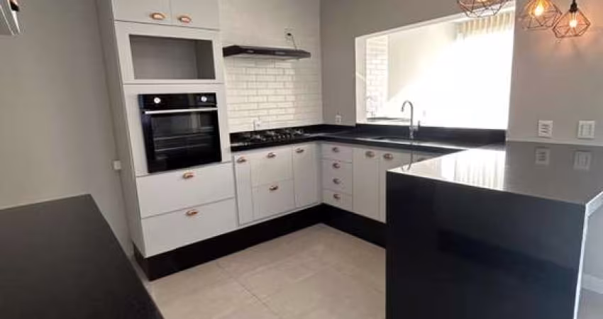 Casa em Condomínio para Locação em Mogi das Cruzes, Cézar de Souza, 3 dormitórios, 3 suítes, 2 banheiros, 4 vagas