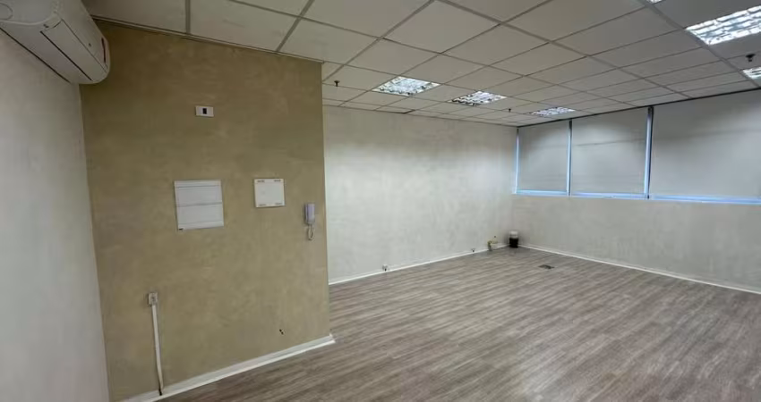 Sala Comercial para Locação em Mogi das Cruzes, Vila Mogilar, 1 banheiro, 1 vaga