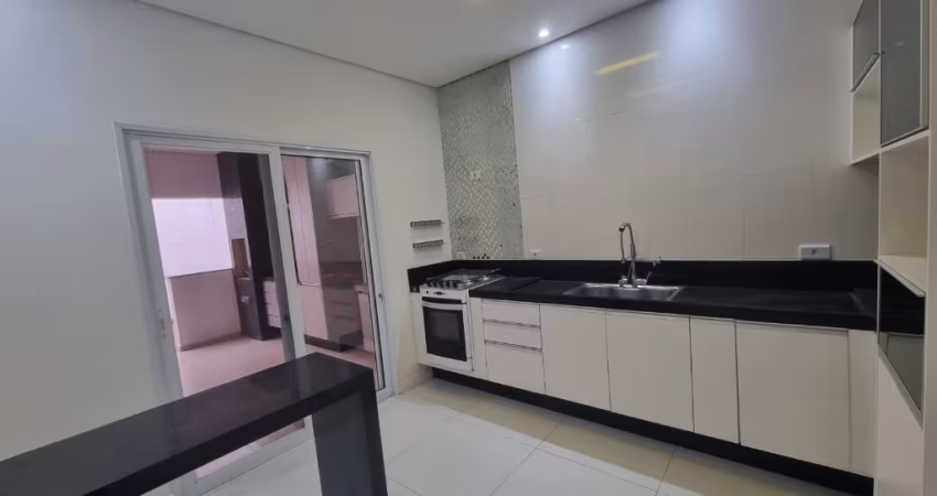 Casa em condomínio fechado à venda, condomínio Terras de São Francisco com 2 quartos, sendo 2 suítes.