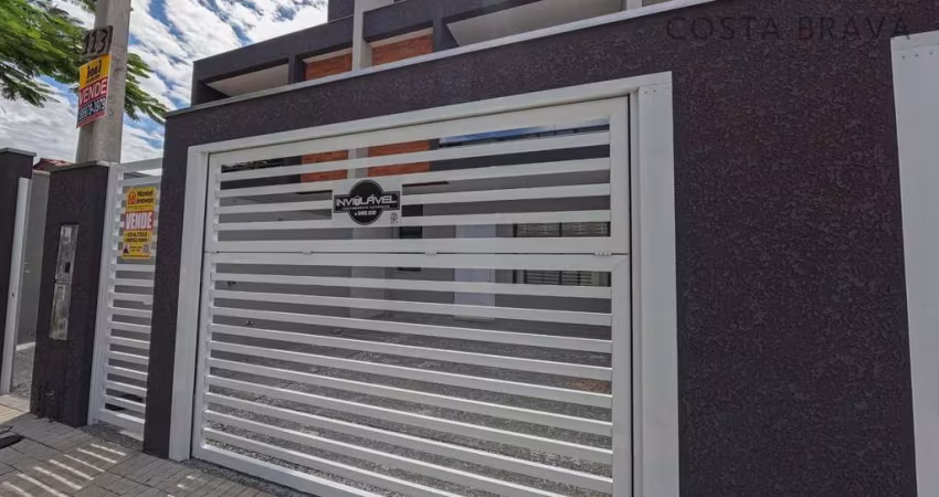 Sobrado de frente para rua com excelente padrão e Acabamento
