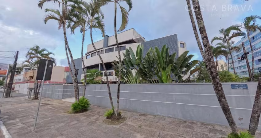 Cobertura mobiliada com piscina privativa!