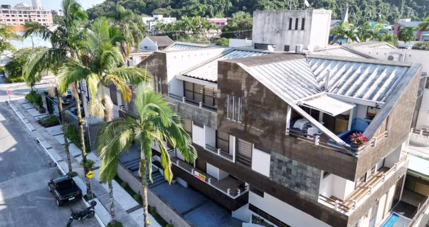 Cobertura Duplex a Poucos Metros da Praia em Caiobá