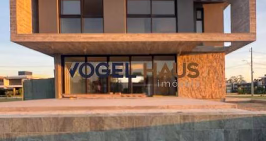 Casa em condomínio à venda em Eldorado do Sul | 307.76m² | Piscina à beira lago e elevador