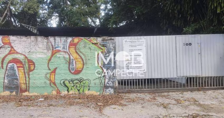 Terreno localizado na Rua Pau de Canela