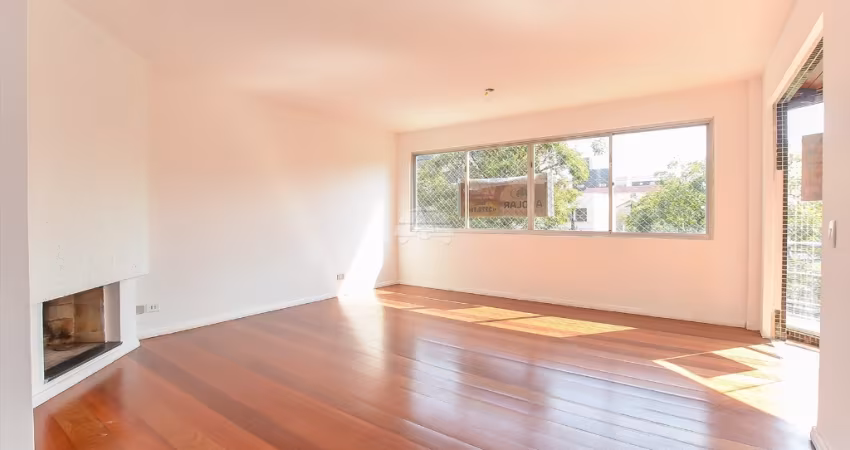 APARTAMENTO ESPAÇOSO, BEM LOCALIZADO E COM ÓTIMA DISTRIBUIÇÃO DE AMBIENTES NO ÁGUA VERDE.