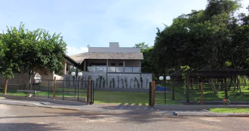 CASA TÉRREA 4Q/2S COND. CHÁCARAS RESERVA DAS AROEIRAS – GO-020 Casa em Condomínio com 4 Quarto(s) e 5 banheiro(s) à Venda, 302 por R$ 1.900.000 no setor Reserva das Aroeiras - Condomínios de Sítios AD